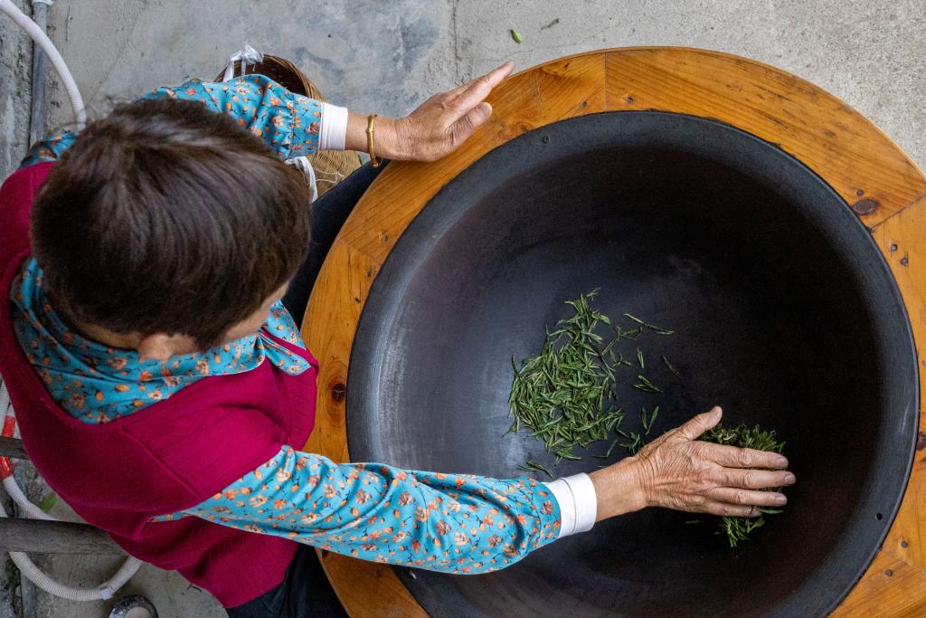 A beacon of hope for conservationists, Shennongjia National Park National Park demonstrates the importance of integrating community well-being with ecological restoration by raising awareness and providing alternative livelihoods.